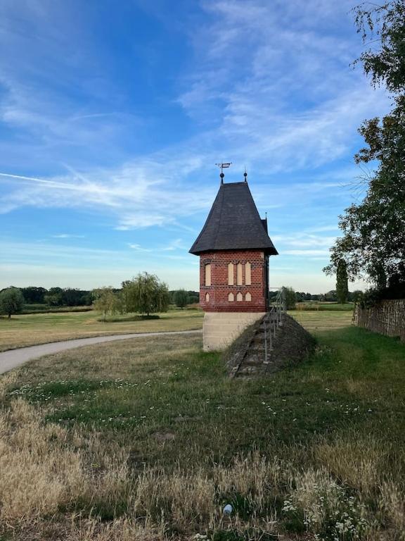 "Ferienwohnung Am Schloss" - Ferienwohnung Mit Blick Auf Das Barbyer Schloss, 5 Gehminuten Bis Zur Elbe Екстер'єр фото