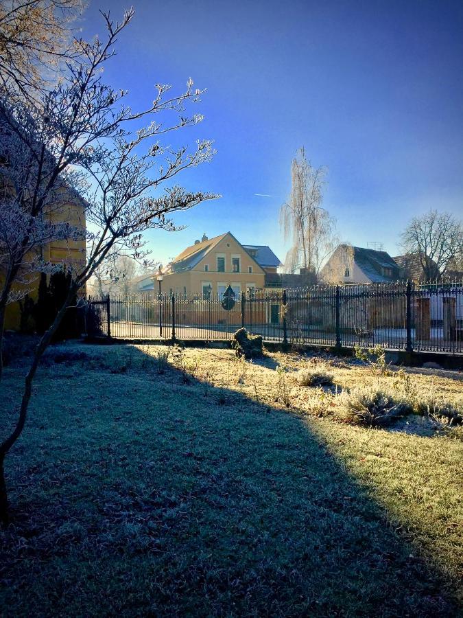 "Ferienwohnung Am Schloss" - Ferienwohnung Mit Blick Auf Das Barbyer Schloss, 5 Gehminuten Bis Zur Elbe Екстер'єр фото